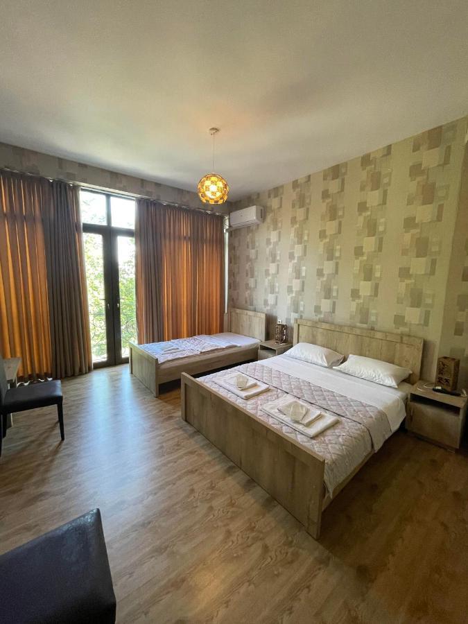 Hotel Traveler Кутаиси Экстерьер фото