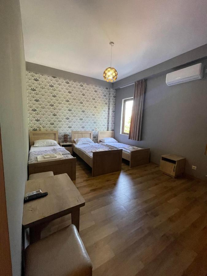 Hotel Traveler Кутаиси Экстерьер фото