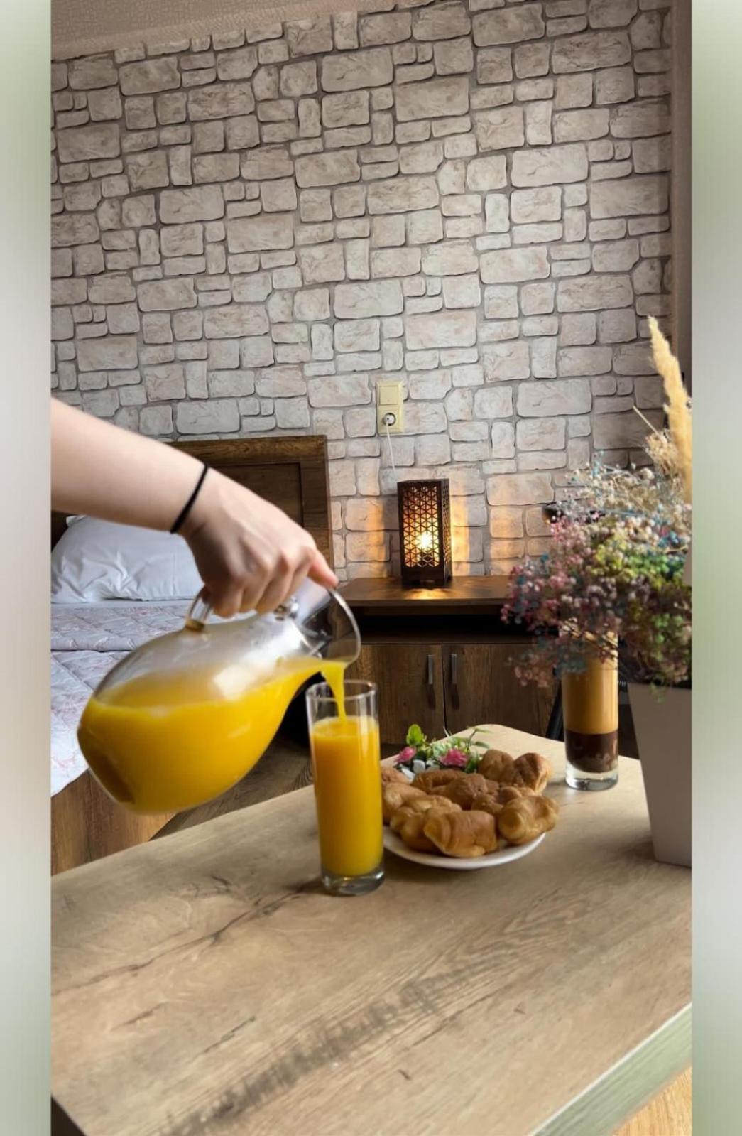 Hotel Traveler Кутаиси Экстерьер фото
