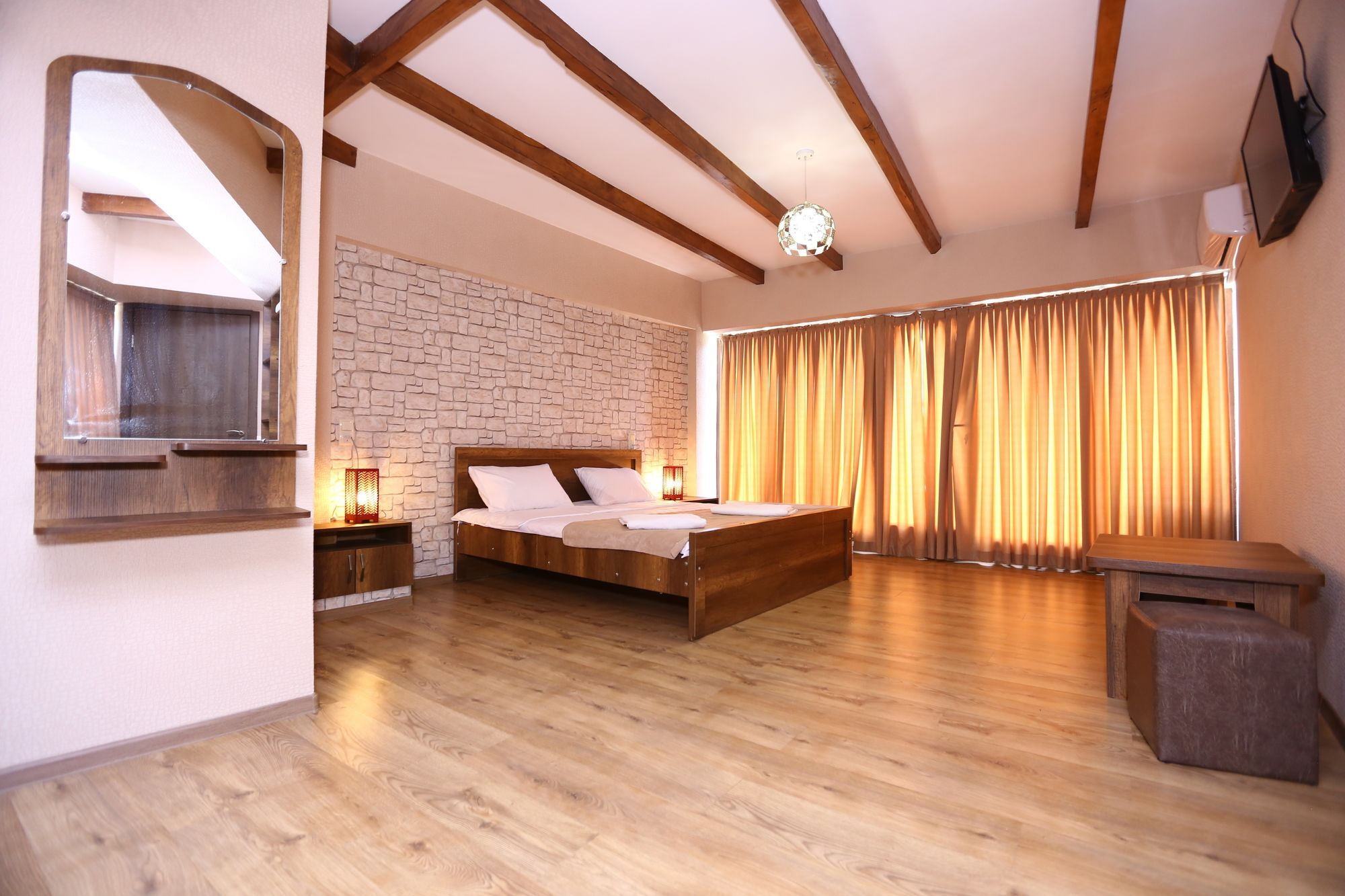 Hotel Traveler Кутаиси Экстерьер фото